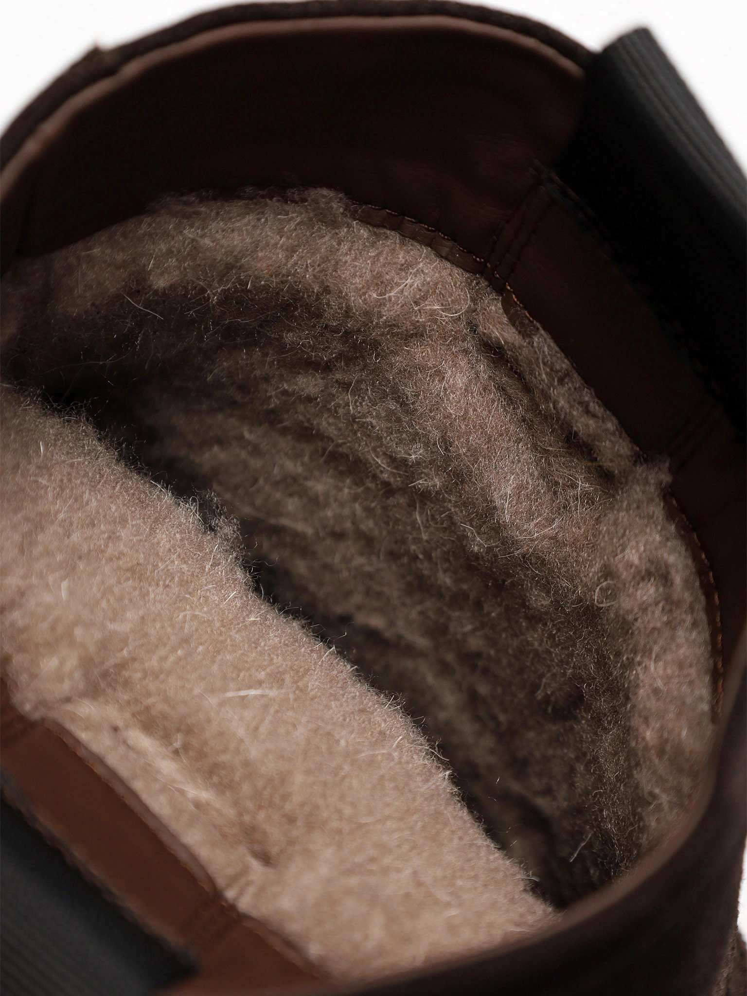 Ботинки темно-коричневого цвета на среднем каблуке